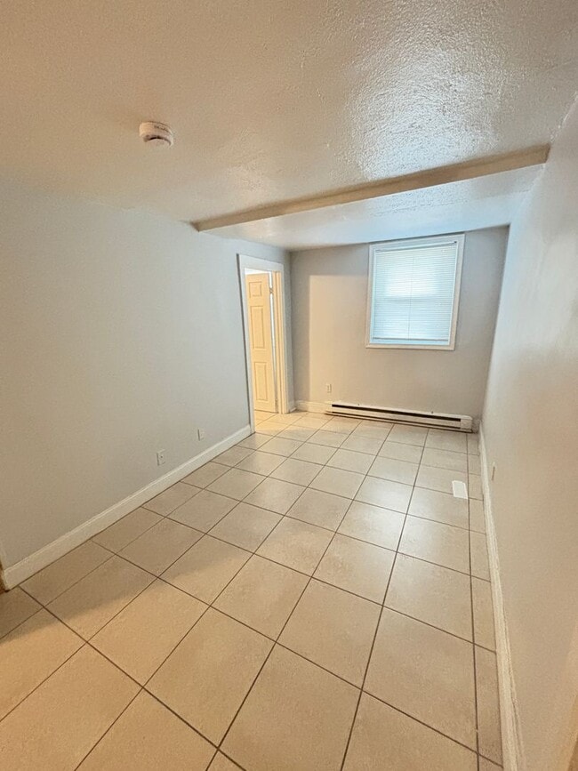 384 Tilghman St in Allentown, PA - Building Photo - Building Photo