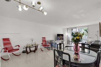 8511 NW 8th St in Miami, FL - Building Photo - Building Photo