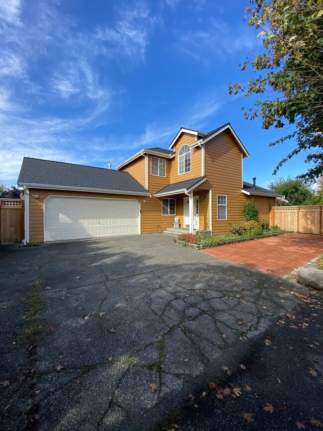 property at 15930 Cascade Ln SE