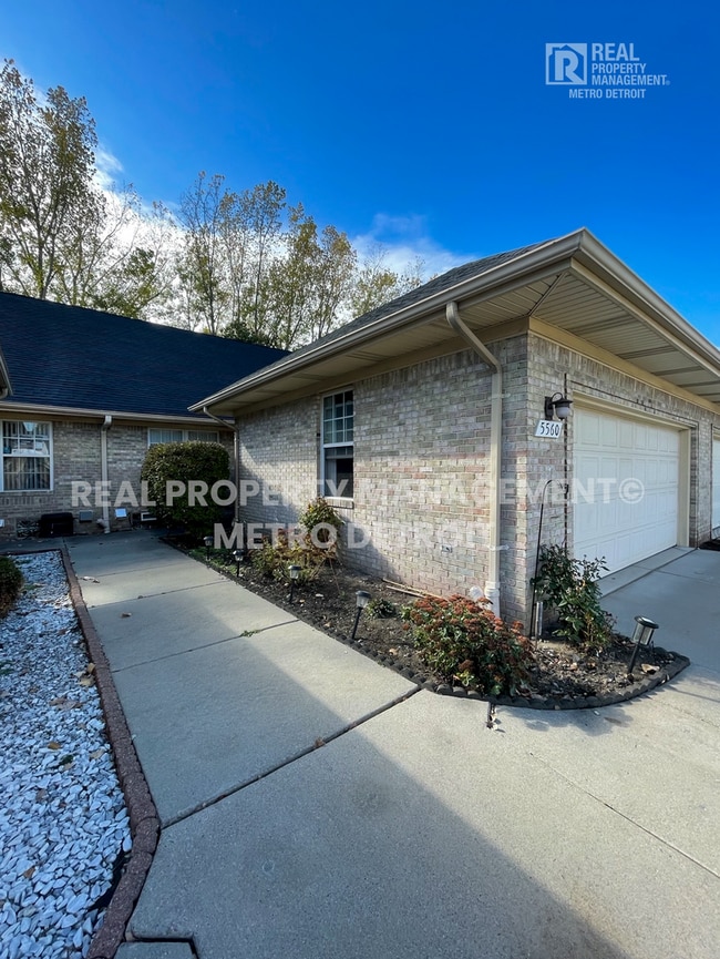 5560 Seabreeze Ln in Sterling Heights, MI - Building Photo - Building Photo