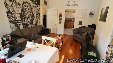 1381 Commonwealth Ave in Boston, MA - Building Photo - Building Photo