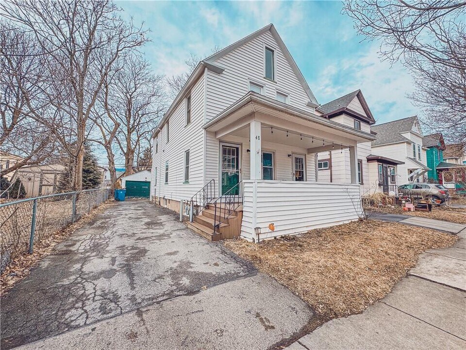 48 Asbury St in Rochester, NY - Building Photo