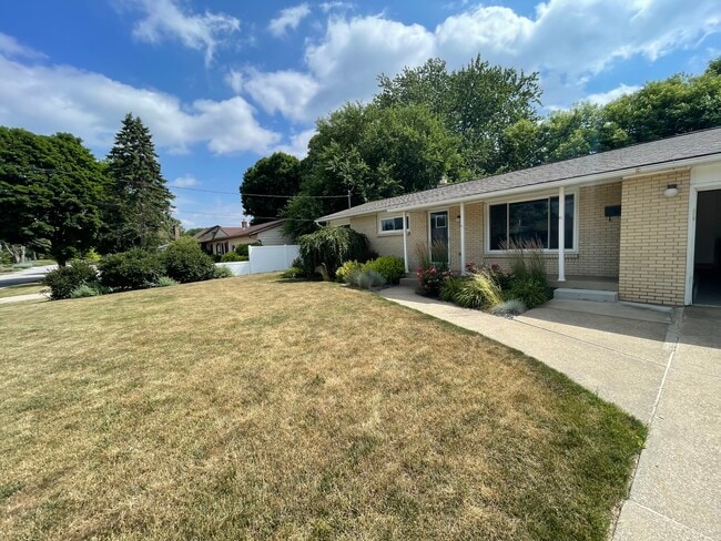 property at 252 Edison Park Ave NW