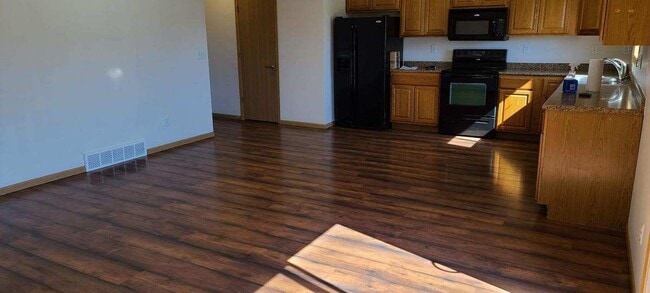 4262 Estate Dr S in Fargo, ND - Building Photo - Building Photo