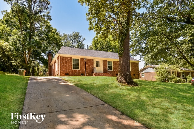 2314 Killarney Dr in Greensboro, NC - Building Photo - Building Photo