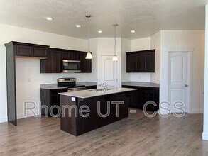 552 N 260 W in Vineyard, UT - Foto de edificio - Building Photo