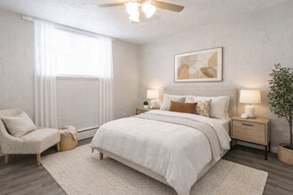 Lynwood Apartments in Englewood, CO - Building Photo - Building Photo