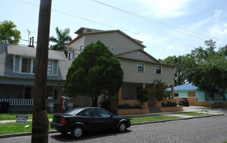 547 Grove St N in St. Petersburg, FL - Building Photo