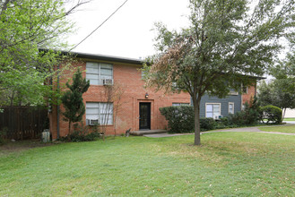 Swisswood Apartments in Dallas, TX - Building Photo - Building Photo