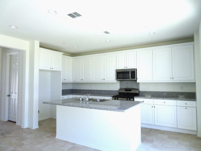 29157 Sunforest in Lake Elsinore, CA - Building Photo - Building Photo