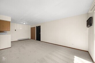 645 S Virginia Rd in Crystal Lake, IL - Building Photo - Building Photo