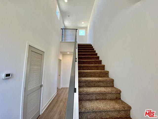 10732 Bloomfield St in Los Angeles, CA - Building Photo