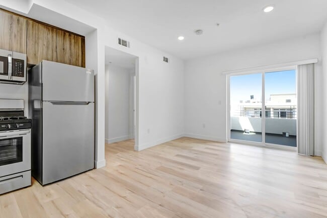 TALA Local at 3057-3067 W. Pico Blvd in Los Angeles, CA - Foto de edificio - Interior Photo