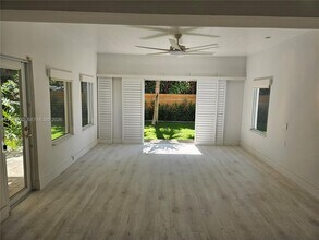 1070 N Shore Dr in Miami Beach, FL - Building Photo - Building Photo