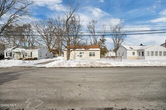 3 Miracle Ln in Albany, NY - Building Photo - Building Photo