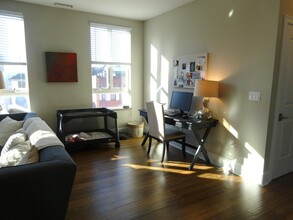 380 W Broadway, Unit 501 in Boston, MA - Building Photo - Building Photo