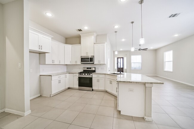 property at 10334 Solitaire Cir