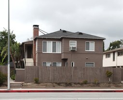 4415 Woodman Ave in Sherman Oaks, CA - Building Photo