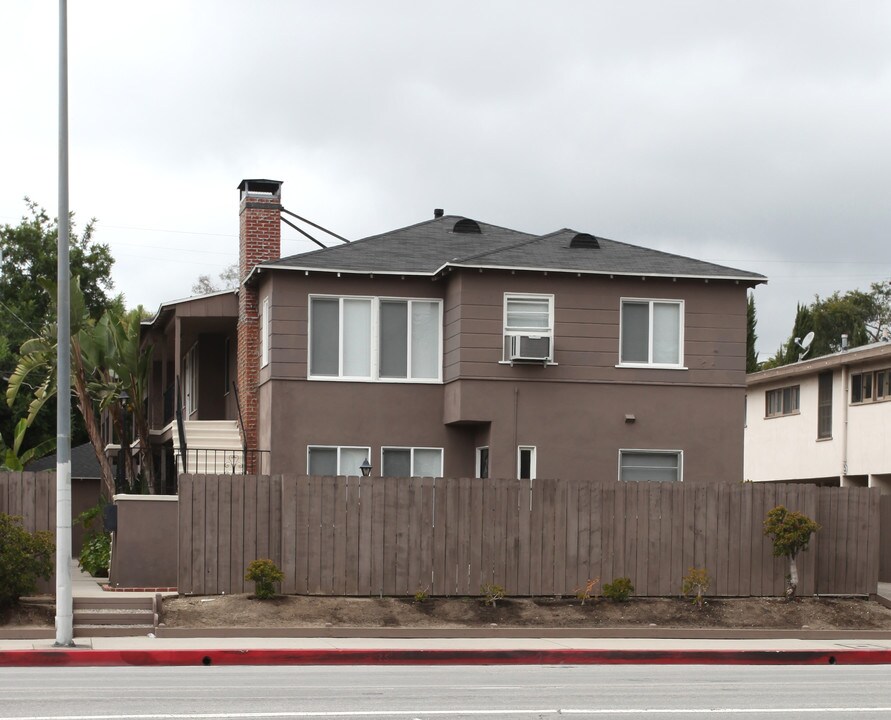 4415 Woodman Ave in Sherman Oaks, CA - Building Photo