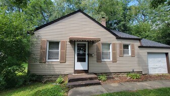 808 Seward Ave in Akron, OH - Building Photo