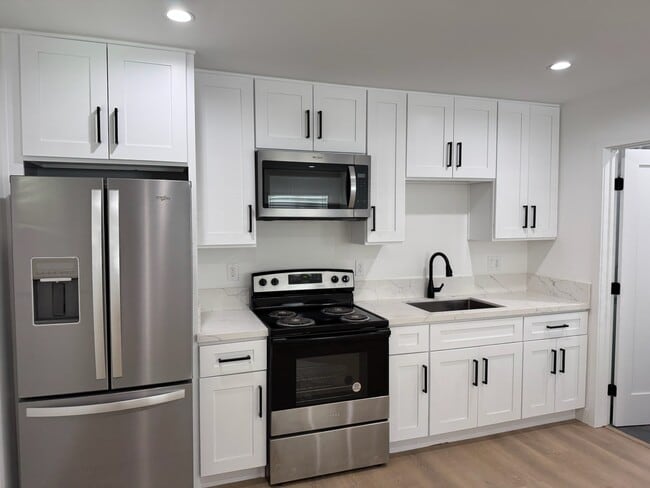 24332 1/2-24334 1/2 Chestnut St