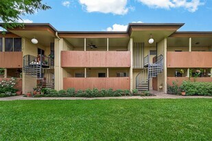 7714 Renwick Dr in Houston, TX - Building Photo