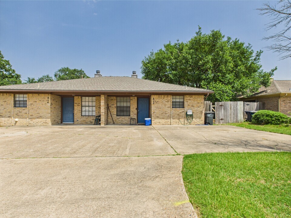 812 San Benito Dr in College Station, TX - Building Photo