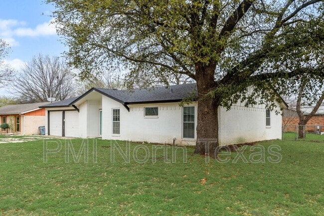 305 Live Oak Dr in Mansfield, TX - Building Photo - Building Photo