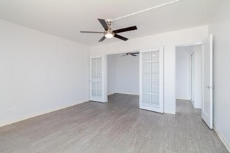 Long Beach Terraces in Long Beach, CA - Building Photo - Interior Photo