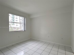 2575 SW 27th Ave, Unit 203 in Miami, FL - Building Photo - Building Photo