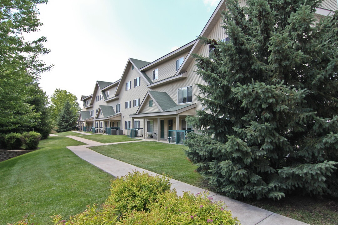 Promenade Oaks in Eagan, MN - Foto de edificio