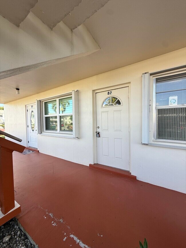 82 Kent F in West Palm Beach, FL - Building Photo - Building Photo