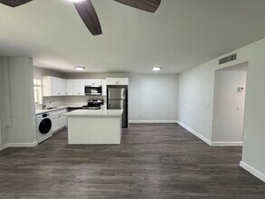 4160 21st St in Lauderdale Lakes, FL - Building Photo - Building Photo