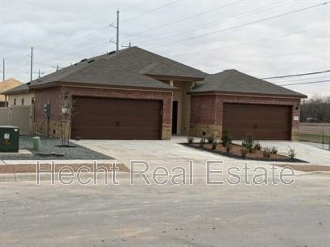 1103 Stanley Wy in Seguin, TX - Building Photo - Building Photo