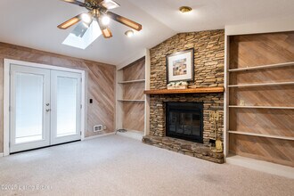 8015 Schroering Dr in Louisville, KY - Building Photo - Building Photo