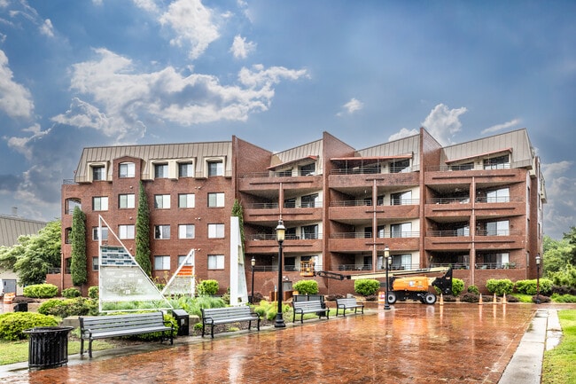 Freemason Harbour Condominiums in Norfolk, VA - Building Photo - Building Photo