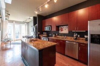 5300 Peachtree Rd in Atlanta, GA - Building Photo - Building Photo