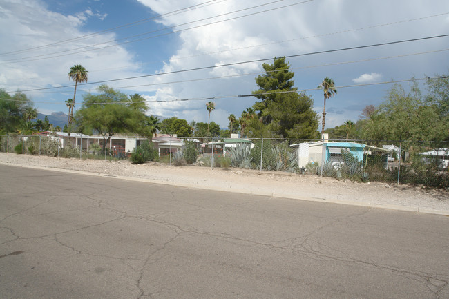 1202 W Miracle Mile in Tucson, AZ - Foto de edificio - Building Photo