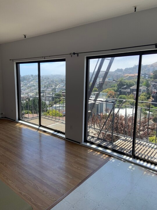 8 Museum Way, Unit 8 in San Francisco, CA - Building Photo