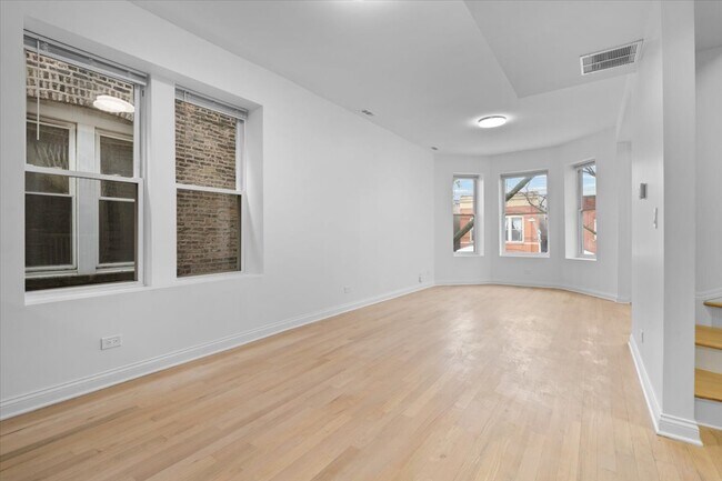 2649 W Thomas St, Unit 2F in Chicago, IL - Building Photo - Building Photo