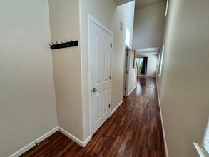 314 NE Idyl Way in Hillsboro, OR - Building Photo - Building Photo