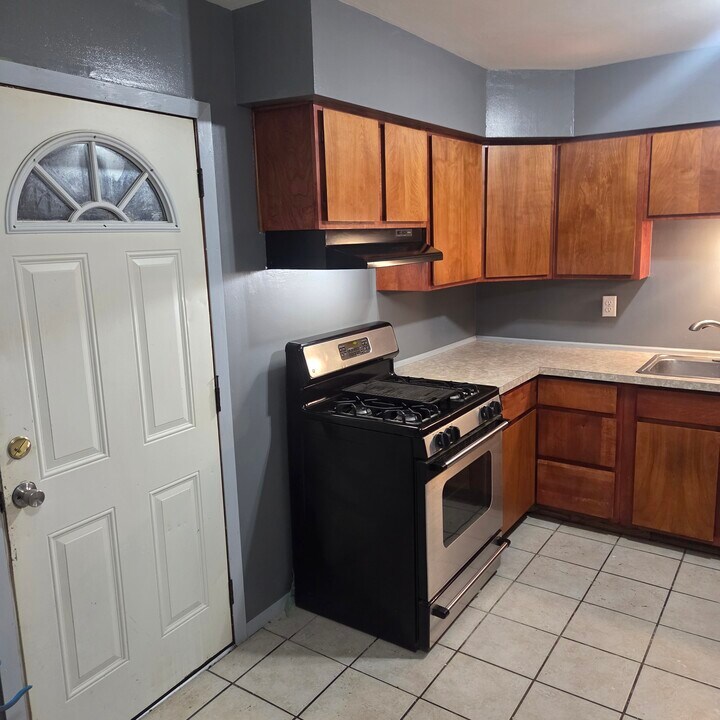 33460 Hagen Dr in Kingston, IL - Building Photo