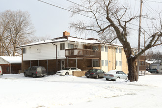 University Suites in Flint, MI - Building Photo - Building Photo