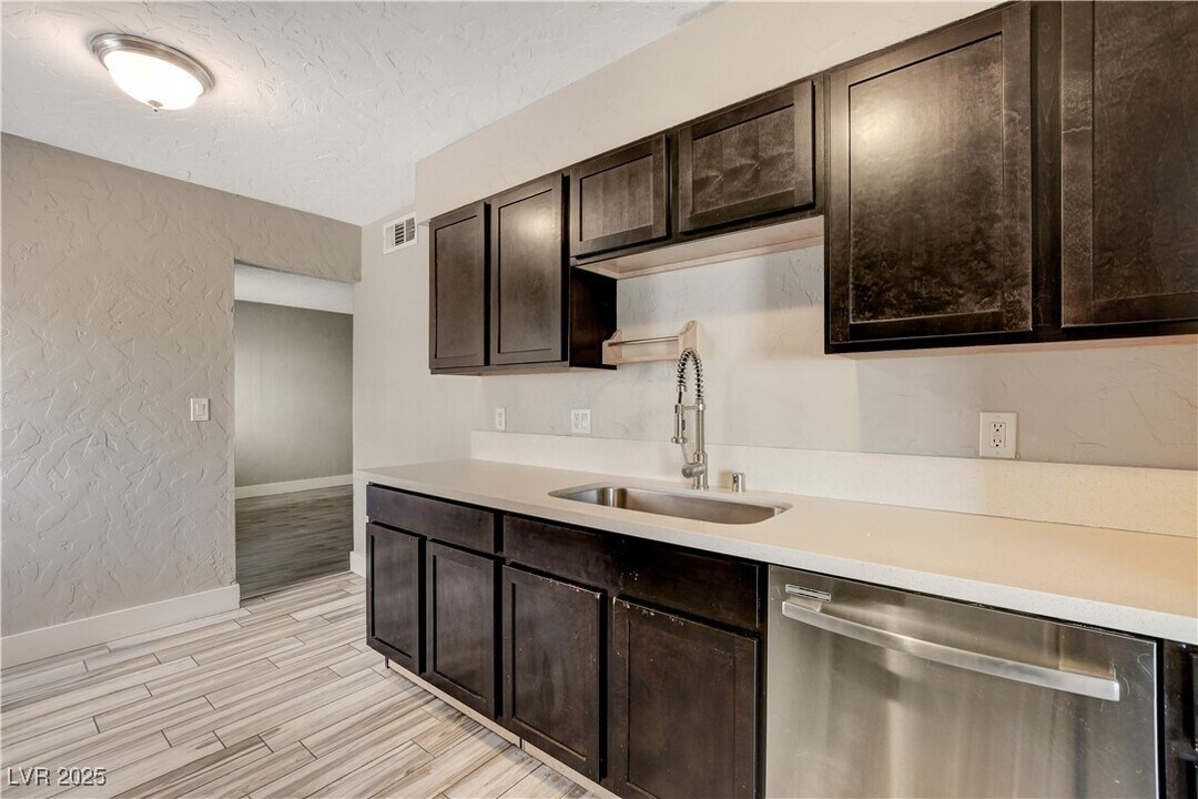 2641 N Arrowhead St in North Las Vegas, NV - Building Photo