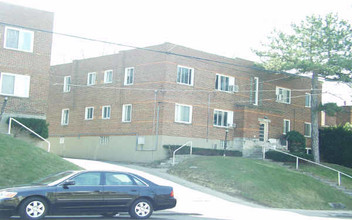 5210 Montgomery Rd in Cincinnati, OH - Foto de edificio - Building Photo