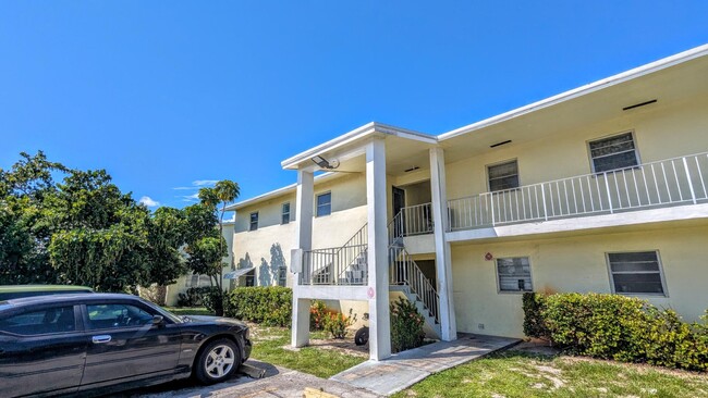 417 NE 17th Ave, Unit 201 in Boynton Beach, FL - Building Photo - Building Photo