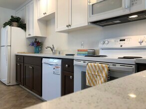 1086 W Hamilton Ave, Unit #3 in Campbell, CA - Foto de edificio - Building Photo