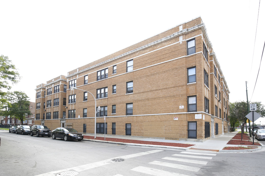 5501 W Congress Pky in Chicago, IL - Building Photo