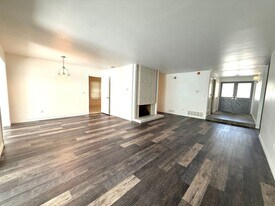 8055 High Meadow Ct in San Diego, CA - Building Photo