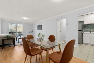 110 Boston Post Rd E in Marlborough, MA - Building Photo - Building Photo